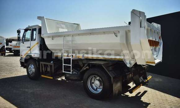 Acheter Occasion Utilitaire Nissan UD Blanc à Beitbridge, Matabeleland South Acheter Occasion Utilitaire Nissan UD Blanc à Beitbridge, Matabeleland South