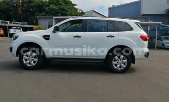 Acheter Occasion Voiture Ford Everest Blanc à Beitbridge, Matabeleland South Acheter Occasion Voiture Ford Everest Blanc à Beitbridge, Matabeleland South