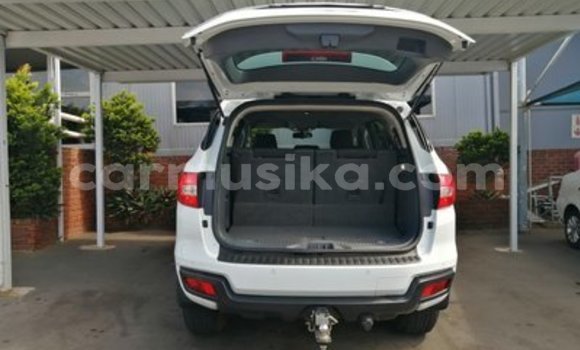 Acheter Occasion Voiture Ford Everest Blanc à Beitbridge, Matabeleland South Acheter Occasion Voiture Ford Everest Blanc à Beitbridge, Matabeleland South