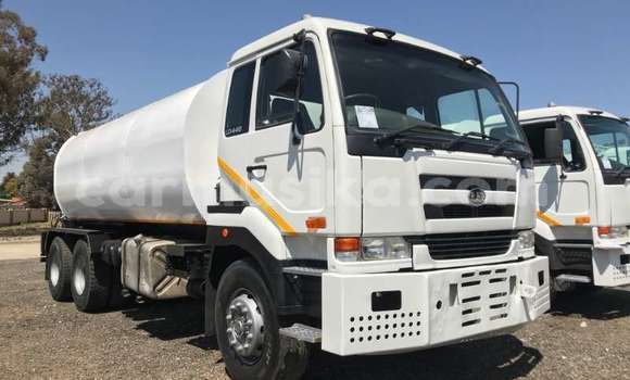 Nunua Ilio tumika Nissan UD Nyeupe Lori ndani ya Beitbridge nchini Matabeleland Kusini Nunua Ilio tumika Nissan UD Nyeupe Lori ndani ya Beitbridge nchini Matabeleland Kusini