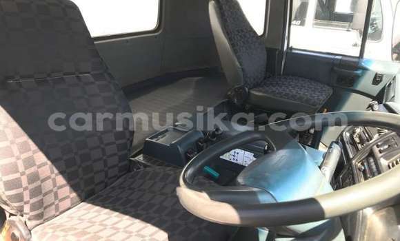 Nunua Ilio tumika Nissan UD Nyeupe Lori ndani ya Beitbridge nchini Matabeleland Kusini Nunua Ilio tumika Nissan UD Nyeupe Lori ndani ya Beitbridge nchini Matabeleland Kusini