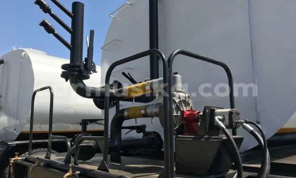 Nunua Ilio tumika Nissan UD Nyeupe Lori ndani ya Beitbridge nchini Matabeleland Kusini Nunua Ilio tumika Nissan UD Nyeupe Lori ndani ya Beitbridge nchini Matabeleland Kusini