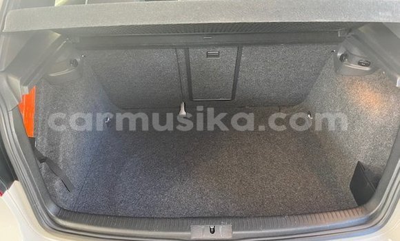 Buy Used Volkswagen Golf White Car in Beitbridge in Matabeleland South Buy Used Volkswagen Golf White Car in Beitbridge in Matabeleland South