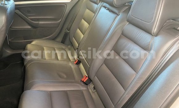 Buy Used Volkswagen Golf White Car in Beitbridge in Matabeleland South Buy Used Volkswagen Golf White Car in Beitbridge in Matabeleland South