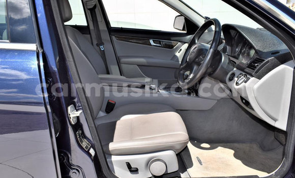 Acheter Occasion Voiture Mercedes‒Benz C–Class Bleu à Beitbridge, Matabeleland South Acheter Occasion Voiture Mercedes‒Benz C–Class Bleu à Beitbridge, Matabeleland South