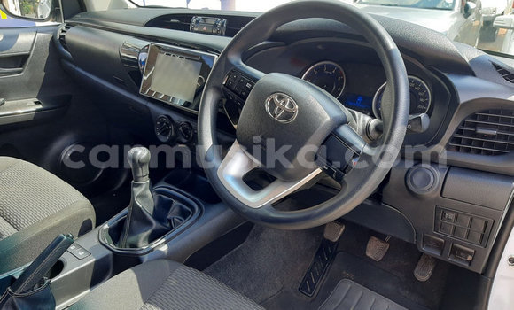 Acheter Occasion Voiture Toyota Hilux Blanc à Beitbridge, Matabeleland South Acheter Occasion Voiture Toyota Hilux Blanc à Beitbridge, Matabeleland South