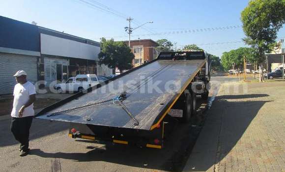 Acheter Occasion Utilitaire Mitsubishi Fuso Blanc à Beitbridge, Matabeleland South Acheter Occasion Utilitaire Mitsubishi Fuso Blanc à Beitbridge, Matabeleland South