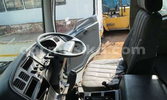 Acheter Occasion Utilitaire Mitsubishi Fuso Blanc à Beitbridge, Matabeleland South Acheter Occasion Utilitaire Mitsubishi Fuso Blanc à Beitbridge, Matabeleland South