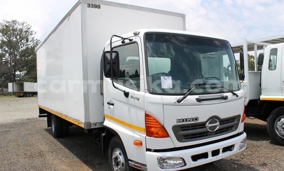Acheter Occasion Utilitaire Hino 300 Series Blanc à Beitbridge, Matabeleland South Acheter Occasion Utilitaire Hino 300 Series Blanc à Beitbridge, Matabeleland South
