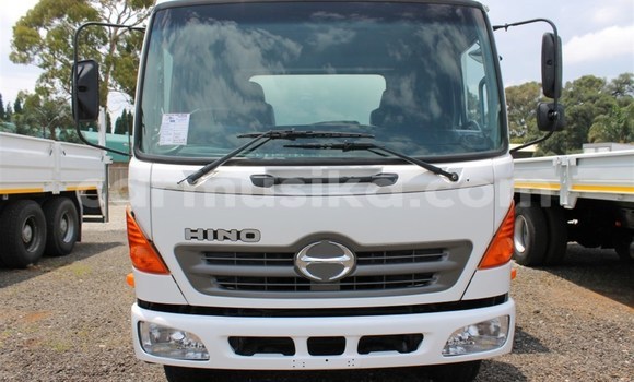 Acheter Occasion Utilitaire Hino 300 Series Blanc à Beitbridge, Matabeleland South Acheter Occasion Utilitaire Hino 300 Series Blanc à Beitbridge, Matabeleland South