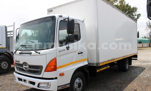 Acheter Occasion Utilitaire Hino 300 Series Blanc à Beitbridge, Matabeleland South Acheter Occasion Utilitaire Hino 300 Series Blanc à Beitbridge, Matabeleland South