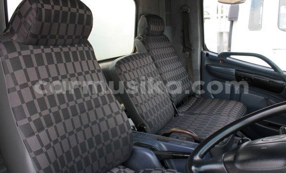 Acheter Occasion Utilitaire Hino 300 Series Blanc à Beitbridge, Matabeleland South Acheter Occasion Utilitaire Hino 300 Series Blanc à Beitbridge, Matabeleland South