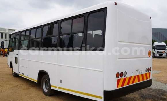 Acheter Occasion Utilitaire Hino 300 Series Blanc à Beitbridge, Matabeleland South Acheter Occasion Utilitaire Hino 300 Series Blanc à Beitbridge, Matabeleland South