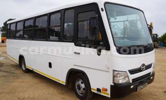 Acheter Occasion Utilitaire Hino 300 Series Blanc à Beitbridge, Matabeleland South Acheter Occasion Utilitaire Hino 300 Series Blanc à Beitbridge, Matabeleland South