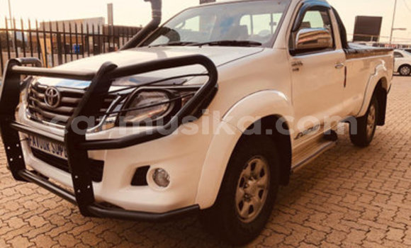 Buy Used Toyota Hilux White Car in Beitbridge in Matabeleland South Buy Used Toyota Hilux White Car in Beitbridge in Matabeleland South