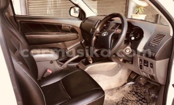 Buy Used Toyota Hilux White Car in Beitbridge in Matabeleland South Buy Used Toyota Hilux White Car in Beitbridge in Matabeleland South