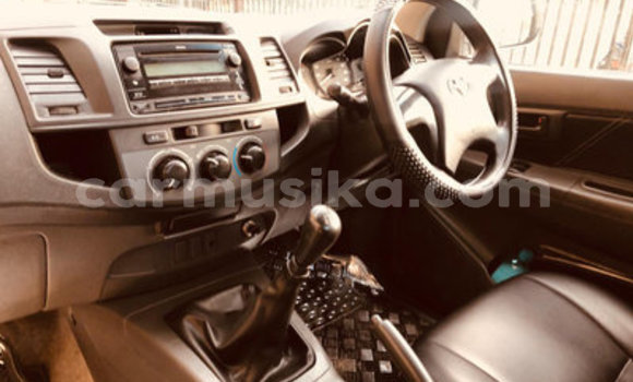 Buy Used Toyota Hilux White Car in Beitbridge in Matabeleland South Buy Used Toyota Hilux White Car in Beitbridge in Matabeleland South