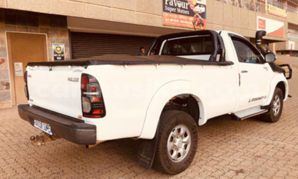 Buy Used Toyota Hilux White Car in Beitbridge in Matabeleland South Buy Used Toyota Hilux White Car in Beitbridge in Matabeleland South
