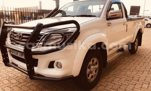 Buy Used Toyota Hilux White Car in Beitbridge in Matabeleland South Buy Used Toyota Hilux White Car in Beitbridge in Matabeleland South