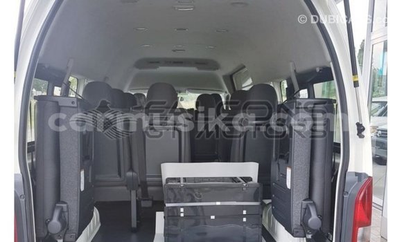 Acheter Import Voiture Toyota Hiace Blanc à Import - Dubai, Harare Acheter Import Voiture Toyota Hiace Blanc à Import - Dubai, Harare