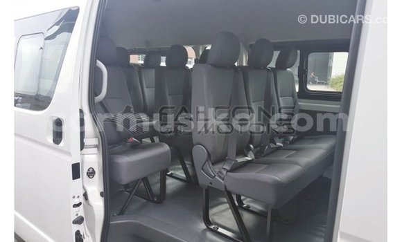 Acheter Import Voiture Toyota Hiace Blanc à Import - Dubai, Harare Acheter Import Voiture Toyota Hiace Blanc à Import - Dubai, Harare
