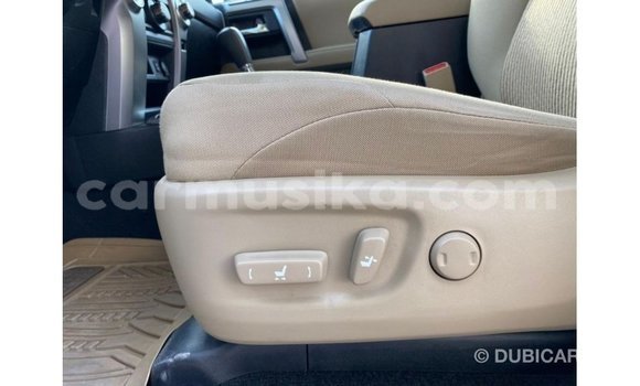 Acheter Import Utilitaire Toyota HiAce Blanc à Import - Dubai, Harare Acheter Import Utilitaire Toyota HiAce Blanc à Import - Dubai, Harare