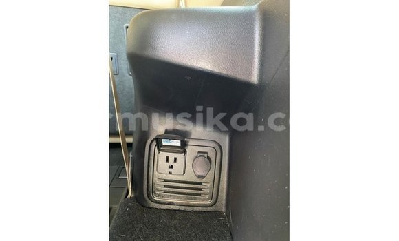 Acheter Import Utilitaire Toyota HiAce Blanc à Import - Dubai, Harare Acheter Import Utilitaire Toyota HiAce Blanc à Import - Dubai, Harare