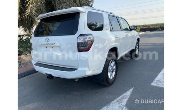 Acheter Import Utilitaire Toyota HiAce Blanc à Import - Dubai, Harare Acheter Import Utilitaire Toyota HiAce Blanc à Import - Dubai, Harare