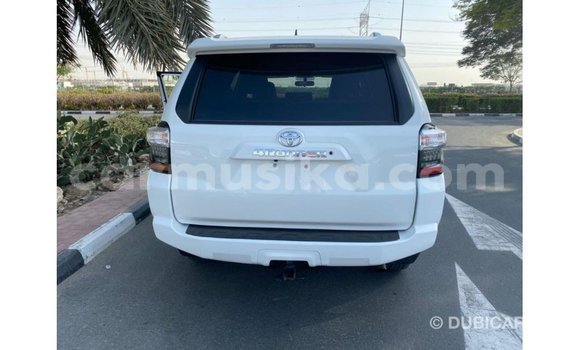 Acheter Import Utilitaire Toyota HiAce Blanc à Import - Dubai, Harare Acheter Import Utilitaire Toyota HiAce Blanc à Import - Dubai, Harare