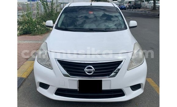 Acheter Import Voiture Nissan Sunny Blanc à Import - Dubai, Harare Acheter Import Voiture Nissan Sunny Blanc à Import - Dubai, Harare