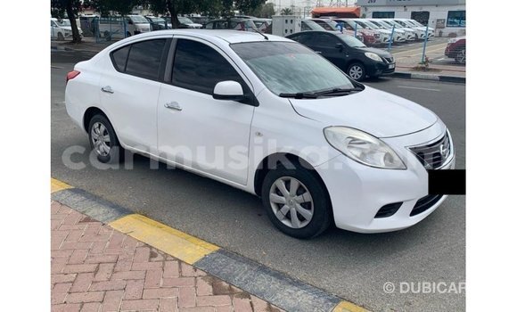 Acheter Import Voiture Nissan Sunny Blanc à Import - Dubai, Harare Acheter Import Voiture Nissan Sunny Blanc à Import - Dubai, Harare