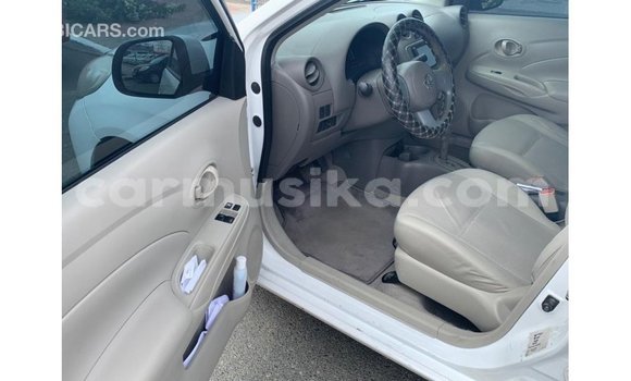 Acheter Import Voiture Nissan Sunny Blanc à Import - Dubai, Harare Acheter Import Voiture Nissan Sunny Blanc à Import - Dubai, Harare