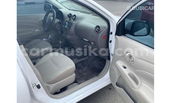Acheter Import Voiture Nissan Sunny Blanc à Import - Dubai, Harare Acheter Import Voiture Nissan Sunny Blanc à Import - Dubai, Harare