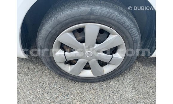 Acheter Import Voiture Nissan Sunny Blanc à Import - Dubai, Harare Acheter Import Voiture Nissan Sunny Blanc à Import - Dubai, Harare