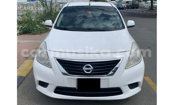 Acheter Import Voiture Nissan Sunny Blanc à Import - Dubai, Harare Acheter Import Voiture Nissan Sunny Blanc à Import - Dubai, Harare