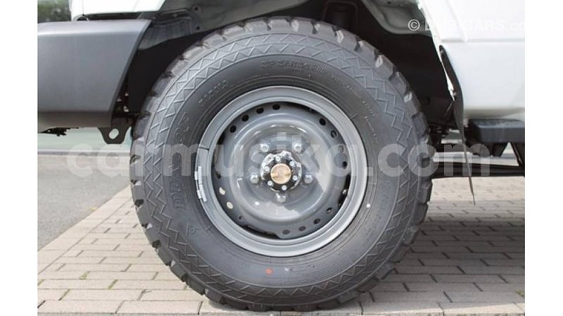 Big with watermark toyota land cruiser harare import dubai 13429