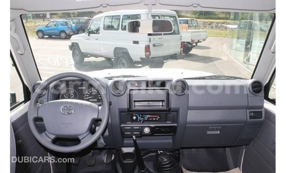 Tenga Imported Toyota Land Cruiser Chena Mota in Import - Dubai in Harare Tenga Imported Toyota Land Cruiser Chena Mota in Import - Dubai in Harare