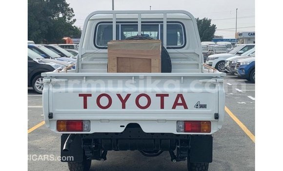Acheter Import Voiture Toyota Land Cruiser Blanc à Import - Dubai, Harare Acheter Import Voiture Toyota Land Cruiser Blanc à Import - Dubai, Harare