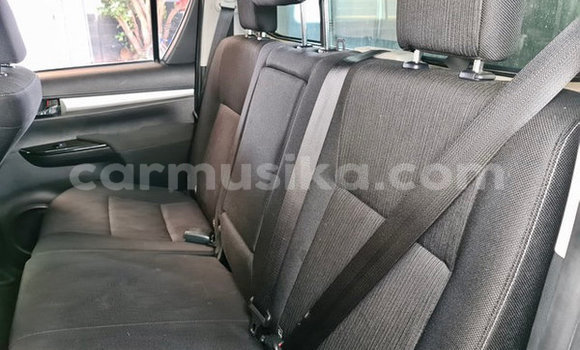 Nunua Ilio tumika Toyota Hilux Nyeupe Gari ndani ya Beitbridge nchini Matabeleland Kusini Nunua Ilio tumika Toyota Hilux Nyeupe Gari ndani ya Beitbridge nchini Matabeleland Kusini