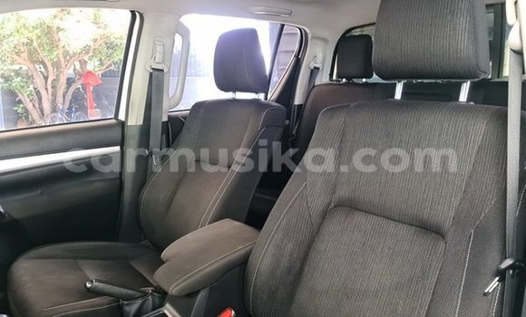 Nunua Ilio tumika Toyota Hilux Nyeupe Gari ndani ya Beitbridge nchini Matabeleland Kusini Nunua Ilio tumika Toyota Hilux Nyeupe Gari ndani ya Beitbridge nchini Matabeleland Kusini
