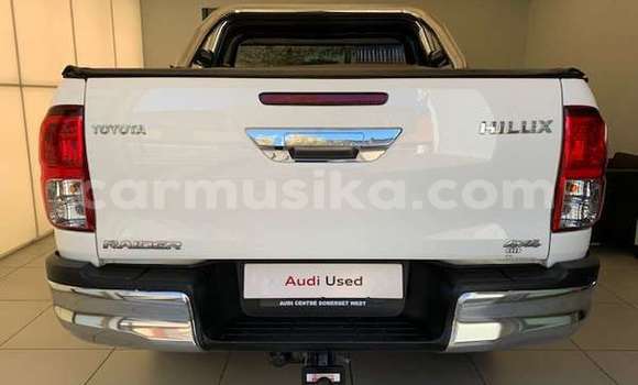 Tenga Tsaru Toyota Hilux Chena Mota in Beitbridge in Matabeleland South Tenga Tsaru Toyota Hilux Chena Mota in Beitbridge in Matabeleland South