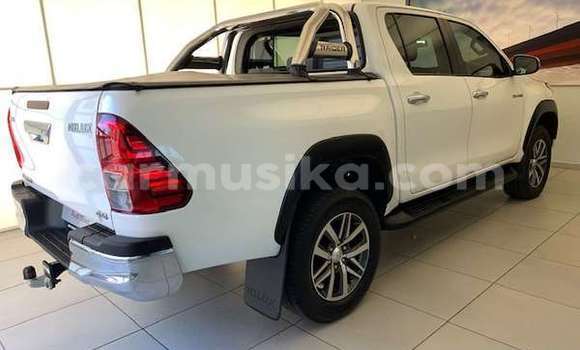 Tenga Tsaru Toyota Hilux Chena Mota in Beitbridge in Matabeleland South Tenga Tsaru Toyota Hilux Chena Mota in Beitbridge in Matabeleland South