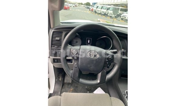 Acheter Import Voiture Toyota Sequoia Blanc à Import - Dubai, Harare Acheter Import Voiture Toyota Sequoia Blanc à Import - Dubai, Harare