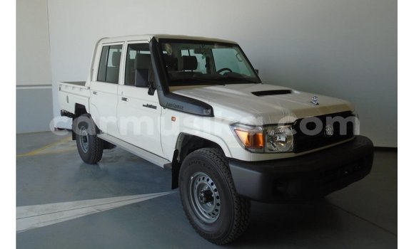 Acheter Import Voiture Toyota Land Cruiser Blanc à Import - Dubai, Harare Acheter Import Voiture Toyota Land Cruiser Blanc à Import - Dubai, Harare