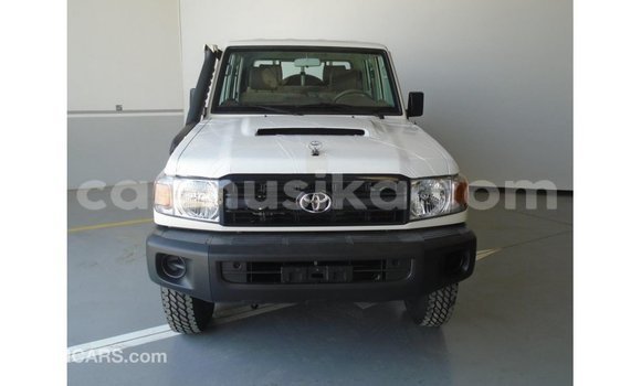 Acheter Import Voiture Toyota Land Cruiser Blanc à Import - Dubai, Harare Acheter Import Voiture Toyota Land Cruiser Blanc à Import - Dubai, Harare
