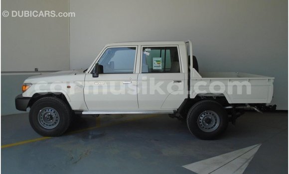 Acheter Import Voiture Toyota Land Cruiser Blanc à Import - Dubai, Harare Acheter Import Voiture Toyota Land Cruiser Blanc à Import - Dubai, Harare