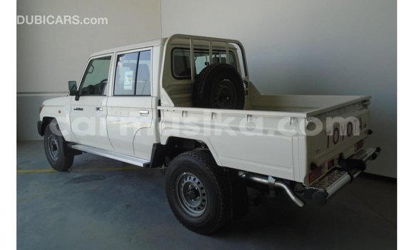 Acheter Import Voiture Toyota Land Cruiser Blanc à Import - Dubai, Harare Acheter Import Voiture Toyota Land Cruiser Blanc à Import - Dubai, Harare