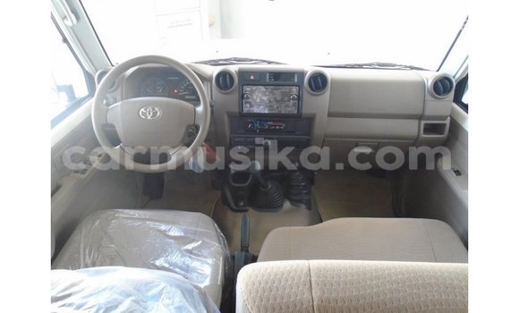 Acheter Import Voiture Toyota Land Cruiser Blanc à Import - Dubai, Harare Acheter Import Voiture Toyota Land Cruiser Blanc à Import - Dubai, Harare