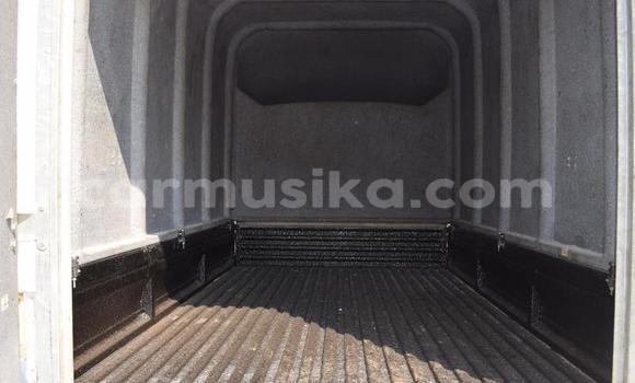 Acheter Occasion Voiture Hyundai H1 Blanc à Beitbridge, Matabeleland South Acheter Occasion Voiture Hyundai H1 Blanc à Beitbridge, Matabeleland South