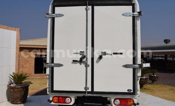 Acheter Occasion Voiture Hyundai H1 Blanc à Beitbridge, Matabeleland South Acheter Occasion Voiture Hyundai H1 Blanc à Beitbridge, Matabeleland South